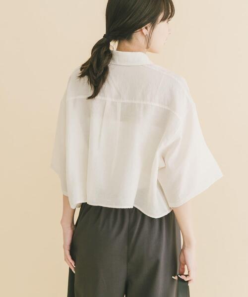 ITEMS URBANRESEARCH（アイテムズ アーバンリサーチ）の「ドットボタンハンソデシアーシャツ（シャツ/ブラウス・レディース・ブラック/ブラウン/ブルー/オフホワイト・FREE）」の7枚目の写真