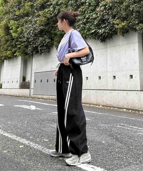 AS KNOW AS plus(アズノゥアズプラス)の「○裾ドロスト付き スタイルアップ ワイドカーゴパンツ(カーゴパンツ・レディース・ネイビー系/ブラック系/ブラック系その他・FREE)」の11枚目の写真