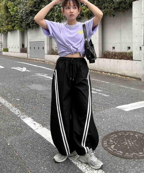 AS KNOW AS plus(アズノゥアズプラス)の「○裾ドロスト付き スタイルアップ ワイドカーゴパンツ(カーゴパンツ・レディース・ネイビー系/ブラック系/ブラック系その他・FREE)」の21枚目の写真