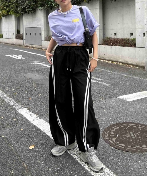 AS KNOW AS plus(アズノゥアズプラス)の「○裾ドロスト付き スタイルアップ ワイドカーゴパンツ(カーゴパンツ・レディース・ネイビー系/ブラック系/ブラック系その他・FREE)」の22枚目の写真