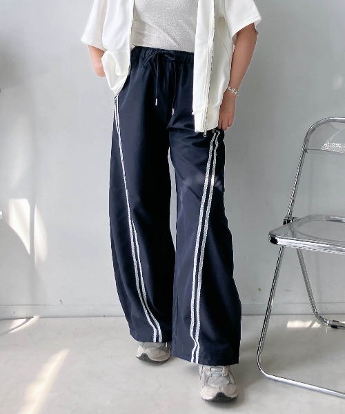 AS KNOW AS plus(アズノゥアズプラス)の「○裾ドロスト付き スタイルアップ ワイドカーゴパンツ(カーゴパンツ・レディース・ネイビー系/ブラック系/ブラック系その他・FREE)」の12枚目の写真