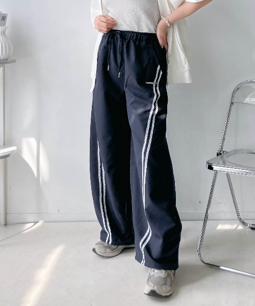 AS KNOW AS plus(アズノゥアズプラス)の「○裾ドロスト付き スタイルアップ ワイドカーゴパンツ(カーゴパンツ・レディース・ネイビー系/ブラック系/ブラック系その他・FREE)」の13枚目の写真
