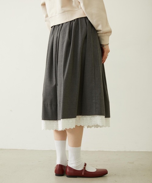 MILKFED.(ミルクフェド)の「LACE HEM STRIPED SKIRT(スカート・レディース・ベージュ/ブラック/グレー・ONE SIZE)」の7枚目の写真