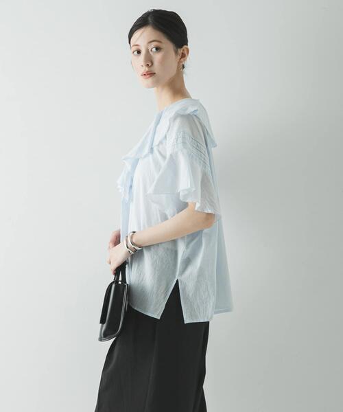 URBAN RESEARCH(アーバンリサーチ)の「ハーフスリーブラッフルブラウス(シャツ/ブラウス・レディース・ホワイト/ライトブルー/ブラック・FREE)」の4枚目の写真