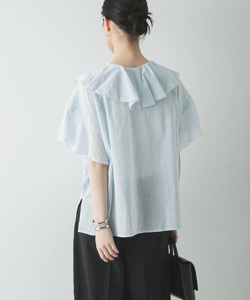 URBAN RESEARCH(アーバンリサーチ)の「ハーフスリーブラッフルブラウス(シャツ/ブラウス・レディース・ホワイト/ライトブルー/ブラック・FREE)」の5枚目の写真