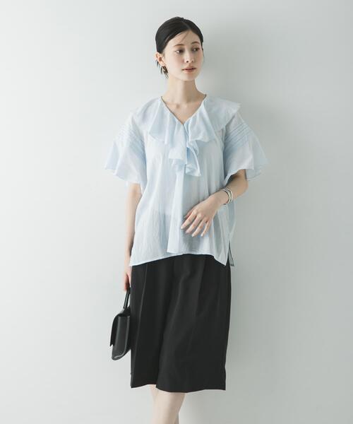 URBAN RESEARCH(アーバンリサーチ)の「ハーフスリーブラッフルブラウス(シャツ/ブラウス・レディース・ホワイト/ライトブルー/ブラック・FREE)」の6枚目の写真