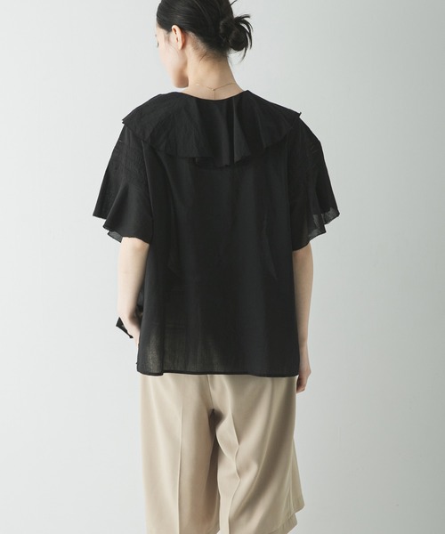 URBAN RESEARCH(アーバンリサーチ)の「ハーフスリーブラッフルブラウス(シャツ/ブラウス・レディース・ホワイト/ライトブルー/ブラック・FREE)」の6枚目の写真