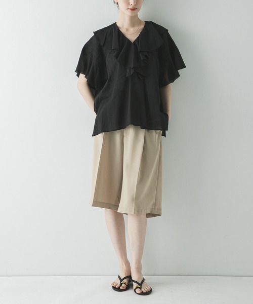 URBAN RESEARCH(アーバンリサーチ)の「ハーフスリーブラッフルブラウス(シャツ/ブラウス・レディース・ホワイト/ライトブルー/ブラック・FREE)」の7枚目の写真