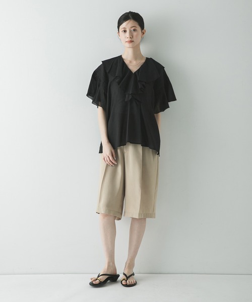 URBAN RESEARCH(アーバンリサーチ)の「ハーフスリーブラッフルブラウス(シャツ/ブラウス・レディース・ホワイト/ライトブルー/ブラック・FREE)」の8枚目の写真