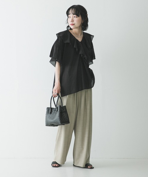 URBAN RESEARCH(アーバンリサーチ)の「ハーフスリーブラッフルブラウス(シャツ/ブラウス・レディース・ホワイト/ライトブルー/ブラック・FREE)」の9枚目の写真