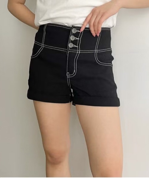 GORGE（ゴージ）の「３つボタンステッチショートパンツ（その他パンツ・レディース・ブラック系・S）」の2枚目の写真
