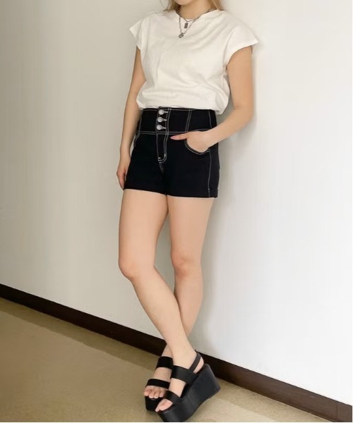 GORGE（ゴージ）の「３つボタンステッチショートパンツ（その他パンツ・レディース・ブラック系・S）」の4枚目の写真