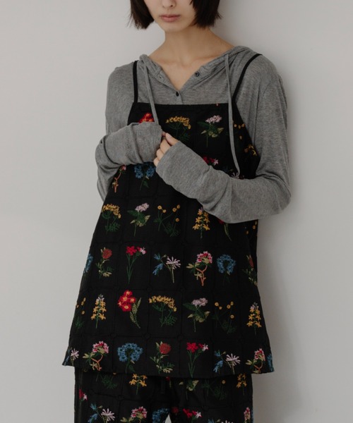 超希少新品EMILIO PUCCI フローラルキャミソール 新品タグ付きSサイズ フラワー刺繍キャミソール（キャミソール）｜duei（デュイ）の