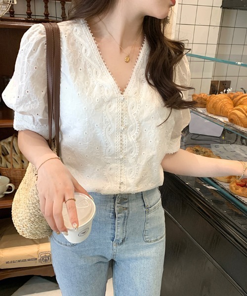 FAVORITO(ファヴォリート)の「Vネック半袖ブラウス(シャツ/ブラウス・レディース・オフホワイト・S/XL/L/M)」の8枚目の写真