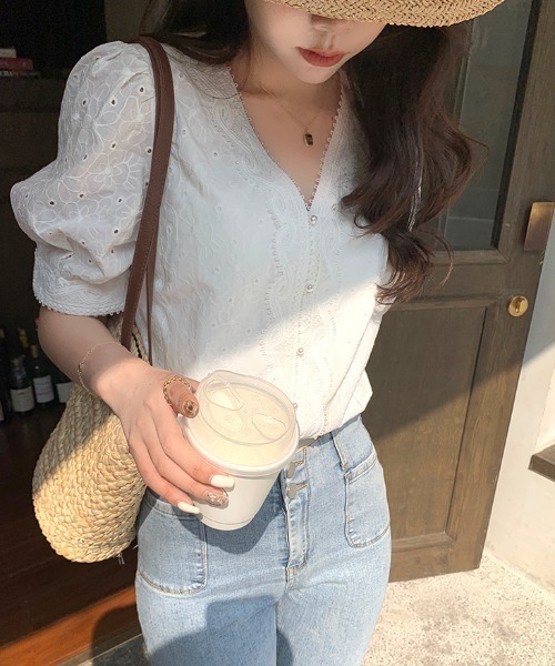 FAVORITO(ファヴォリート)の「Vネック半袖ブラウス(シャツ/ブラウス・レディース・オフホワイト・S/XL/L/M)」の7枚目の写真