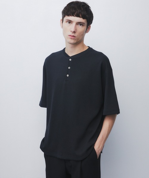 UNITED TOKYO（ユナイテッドトウキョウ）の「【世界最高峰コットン】SEA ISLAND COTTON THERMAL HENRY TEE　｜防シワ/希少/洗濯可/ヘンリー/夏服（Tシャツ/カットソー・メンズ・ダークグレー/ブラック/ライトグレー・1/2）」の3枚目の写真