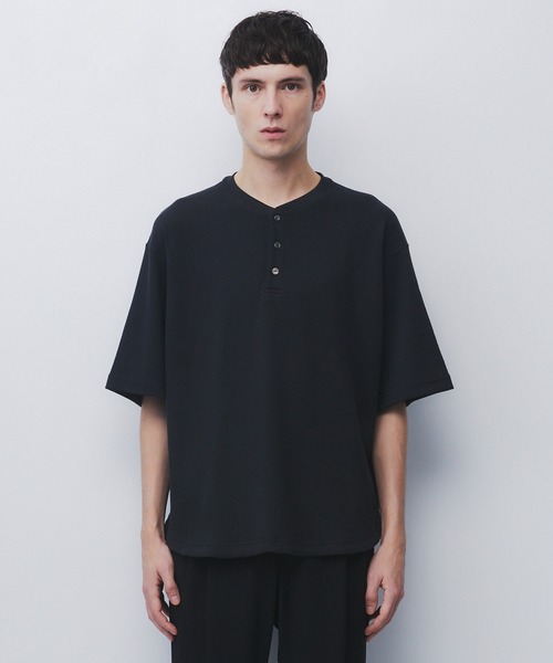 UNITED TOKYO（ユナイテッドトウキョウ）の「【世界最高峰コットン】SEA ISLAND COTTON THERMAL HENRY TEE　｜防シワ/希少/洗濯可/ヘンリー/夏服（Tシャツ/カットソー・メンズ・ダークグレー/ブラック/ライトグレー・1/2）」の10枚目の写真