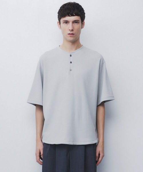 UNITED TOKYO（ユナイテッドトウキョウ）の「【世界最高峰コットン】SEA ISLAND COTTON THERMAL HENRY TEE　｜防シワ/希少/洗濯可/ヘンリー/夏服（Tシャツ/カットソー・メンズ・ダークグレー/ブラック/ライトグレー・1/2）」の13枚目の写真