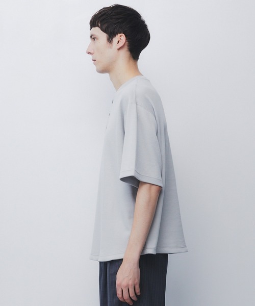 UNITED TOKYO（ユナイテッドトウキョウ）の「【世界最高峰コットン】SEA ISLAND COTTON THERMAL HENRY TEE　｜防シワ/希少/洗濯可/ヘンリー/夏服（Tシャツ/カットソー・メンズ・ダークグレー/ブラック/ライトグレー・1/2）」の14枚目の写真