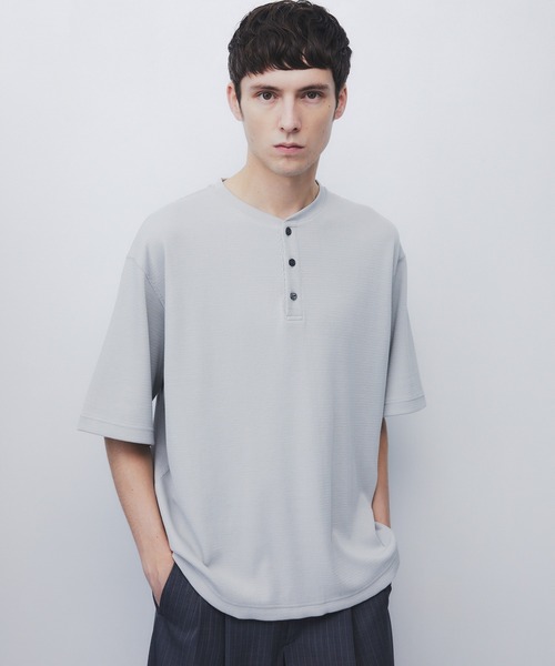 UNITED TOKYO（ユナイテッドトウキョウ）の「【世界最高峰コットン】SEA ISLAND COTTON THERMAL HENRY TEE　｜防シワ/希少/洗濯可/ヘンリー/夏服（Tシャツ/カットソー・メンズ・ダークグレー/ブラック/ライトグレー・1/2）」の7枚目の写真