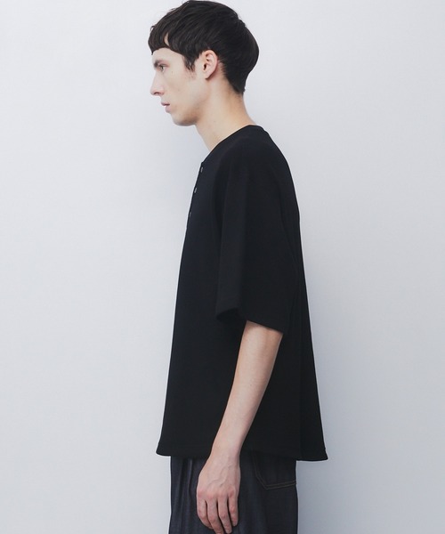 UNITED TOKYO（ユナイテッドトウキョウ）の「【世界最高峰コットン】SEA ISLAND COTTON THERMAL HENRY TEE　｜防シワ/希少/洗濯可/ヘンリー/夏服（Tシャツ/カットソー・メンズ・ダークグレー/ブラック/ライトグレー・1/2）」の18枚目の写真