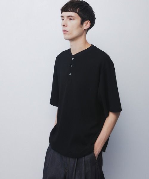 UNITED TOKYO（ユナイテッドトウキョウ）の「【世界最高峰コットン】SEA ISLAND COTTON THERMAL HENRY TEE　｜防シワ/希少/洗濯可/ヘンリー/夏服（Tシャツ/カットソー・メンズ・ダークグレー/ブラック/ライトグレー・1/2）」の9枚目の写真