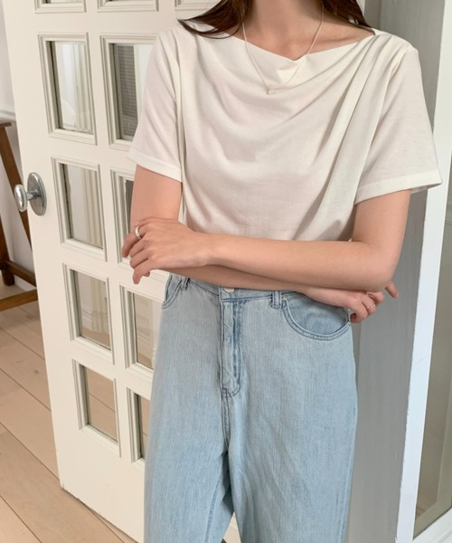 mineng(マイング)の「【ドレープ/3カラー】ジェニードレープTシャツ(Tシャツ/カットソー・レディース・ベージュ/ブラック/アイボリー・FREE)」の4枚目の写真