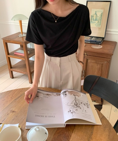 mineng(マイング)の「【ドレープ/3カラー】ジェニードレープTシャツ(Tシャツ/カットソー・レディース・ベージュ/ブラック/アイボリー・FREE)」の15枚目の写真