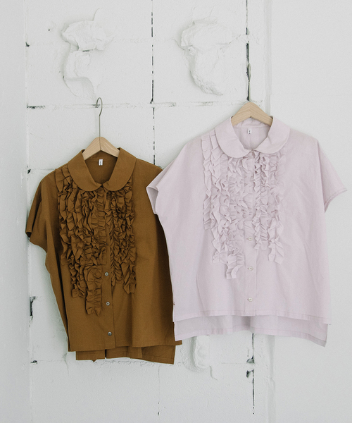 nop de nod(ノップドゥノッド)の「Rondeフレンチスリーブフリルシャツ(シャツ/ブラウス・レディース・ダークグリーン/ライトピンク/ブルー/キャメル・M)」の6枚目の写真