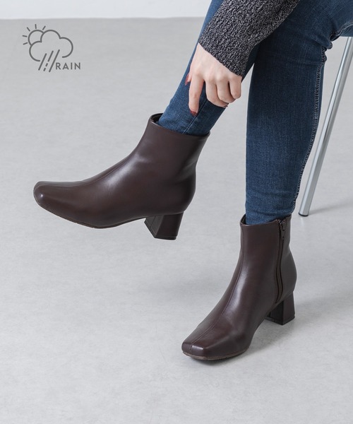 EVOL(イーボル)の「【晴雨兼用(一部カラー除く)・ふかふかクッション】センターシームスクエアショートブーツ JB4072(ブーツ・レディース・アイボリー/モカ/ブラック系その他/ブラック・LL/S/M/L)」の4枚目の写真
