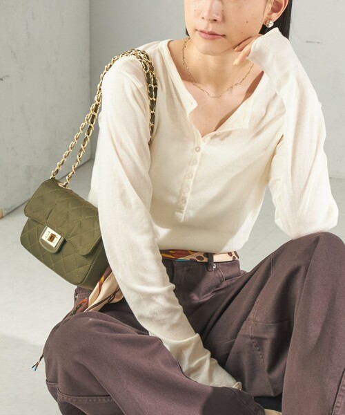 MILLER(ミラー)の「【SHIPS別注】miller:シアー ヘンリー ネック ロング スリーブ TEE 26AW(Tシャツ/カットソー・レディース・ブラウン/ダークグレー/ピンク/オフホワイト/ラベンダー/クリーム・ONE SIZE)」の1枚目の写真