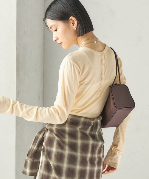 MILLER(ミラー)の「【SHIPS別注】miller:シアー ヘンリー ネック ロング スリーブ TEE 26AW(Tシャツ/カットソー・レディース・ブラウン/ダークグレー/ピンク/オフホワイト/ラベンダー/クリーム・ONE SIZE)」の4枚目の写真