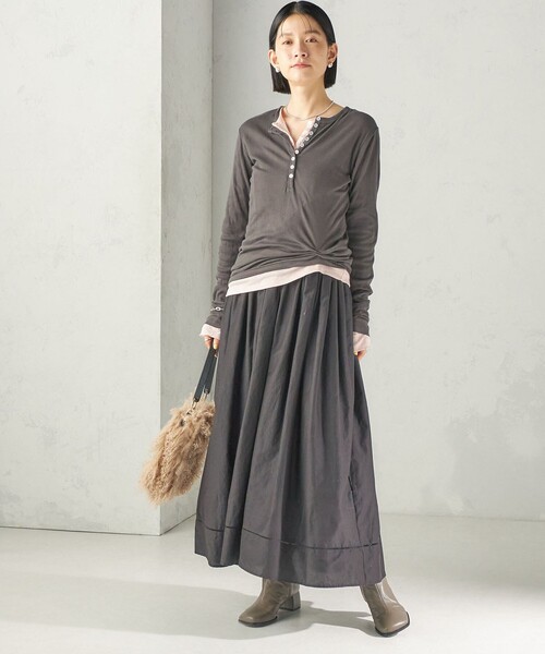 MILLER(ミラー)の「【SHIPS別注】miller:シアー ヘンリー ネック ロング スリーブ TEE 26AW(Tシャツ/カットソー・レディース・ブラウン/ダークグレー/ピンク/オフホワイト/ラベンダー/クリーム・ONE SIZE)」の21枚目の写真