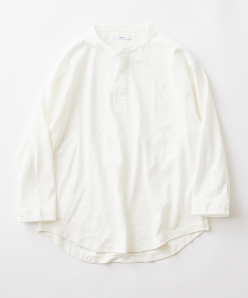 JOURNAL STANDARD relume(ジャーナルスタンダード レリューム)の「スリーピング ヘンリーネック ロングスリーブ(Tシャツ/カットソー・メンズ・ホワイト/ベージュ系その他/ブラックミックス・MEDIUM/LARGE)」の2枚目の写真