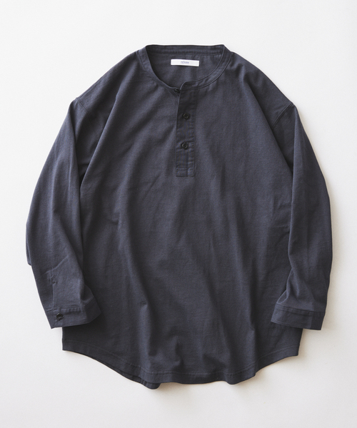 JOURNAL STANDARD relume(ジャーナルスタンダード レリューム)の「スリーピング ヘンリーネック ロングスリーブ(Tシャツ/カットソー・メンズ・ホワイト/ベージュ系その他/ブラックミックス・MEDIUM/LARGE)」の1枚目の写真