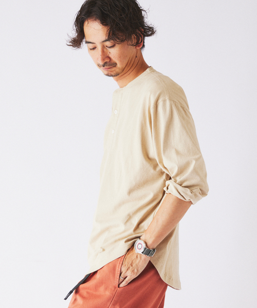JOURNAL STANDARD relume(ジャーナルスタンダード レリューム)の「スリーピング ヘンリーネック ロングスリーブ(Tシャツ/カットソー・メンズ・ホワイト/ベージュ系その他/ブラックミックス・MEDIUM/LARGE)」の4枚目の写真
