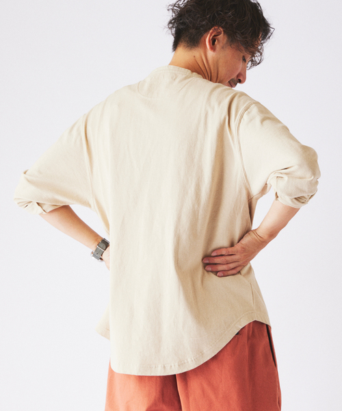 JOURNAL STANDARD relume(ジャーナルスタンダード レリューム)の「スリーピング ヘンリーネック ロングスリーブ(Tシャツ/カットソー・メンズ・ホワイト/ベージュ系その他/ブラックミックス・MEDIUM/LARGE)」の5枚目の写真