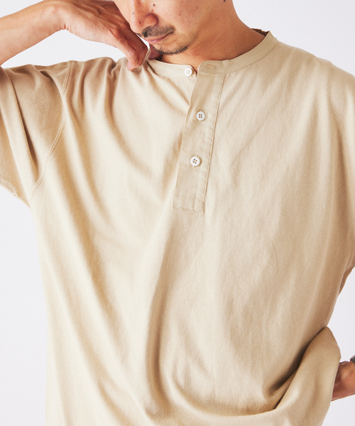 JOURNAL STANDARD relume(ジャーナルスタンダード レリューム)の「スリーピング ヘンリーネック ロングスリーブ(Tシャツ/カットソー・メンズ・ホワイト/ベージュ系その他/ブラックミックス・MEDIUM/LARGE)」の6枚目の写真