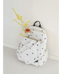 emmi（エミ）の「【限定カラーあり】フラワー刺繍 撥水ギャザーボディーバックパック（バックパック/リュック）」