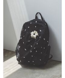 emmi（エミ）の「【限定カラーあり】フラワー刺繍 撥水ギャザーボディーバックパック（バックパック/リュック）」