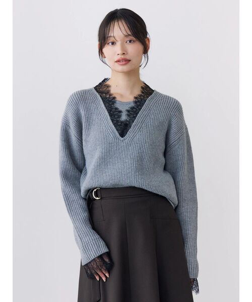 TONAL(トーナル)の「レースドッキングVネックニット(ニット/セーター・レディース・ネイビー/アイボリー/レッド/グレー・MEDIUM)」の2枚目の写真