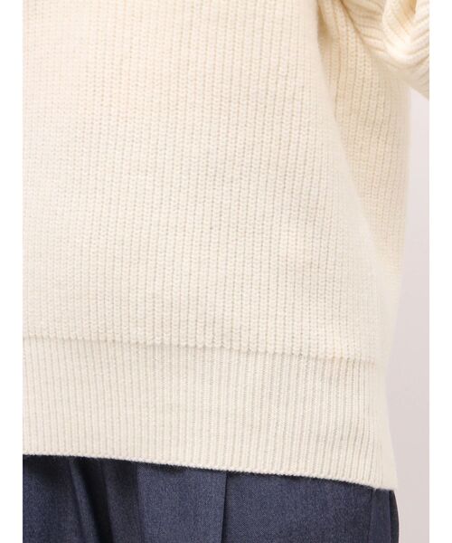 TONAL(トーナル)の「レースドッキングVネックニット(ニット/セーター・レディース・ネイビー/アイボリー/レッド/グレー・MEDIUM)」の6枚目の写真