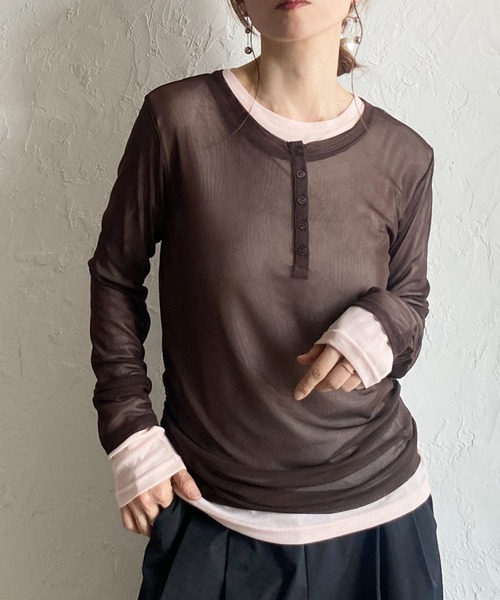 She's Closet(シーズクローゼット)の「配色バイカラー レイヤード ヘンリーネック シアートップス ロンT 2枚セット(Tシャツ/カットソー・レディース・ネイビー/ブラウン/ブラック/アイボリー・FREE)」の1枚目の写真