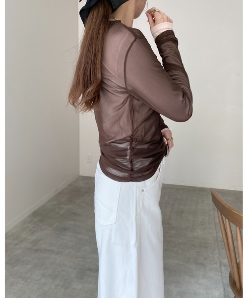 She's Closet(シーズクローゼット)の「配色バイカラー レイヤード ヘンリーネック シアートップス ロンT 2枚セット(Tシャツ/カットソー・レディース・ネイビー/ブラウン/ブラック/アイボリー・FREE)」の5枚目の写真