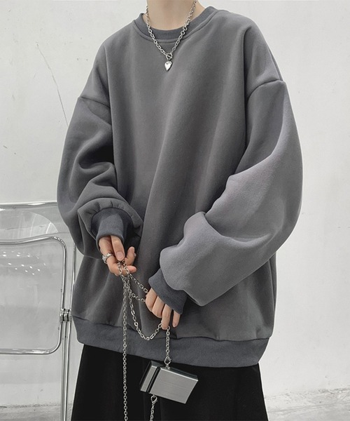 Silly(シリー)の「【ゆるっと着るだけで旬見え!】ビッグシルエットドロップショルダークルーネックスウェット(スウェット・メンズ・ブラック/グレー・XL/L)」の1枚目の写真