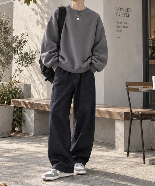 Silly(シリー)の「【ゆるっと着るだけで旬見え!】ビッグシルエットドロップショルダークルーネックスウェット(スウェット・メンズ・ブラック/グレー・XL/L)」の9枚目の写真