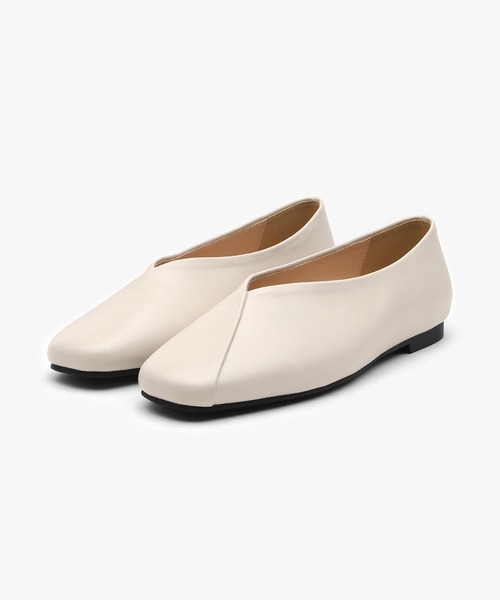 SAPPUN（サプン）の「Rozena(ロゼナ)Vカットラウンドフラットパンプス(220-65105)SAPPUN(サプン)（パンプス・レディース・アイボリー/ブラウン/ブラック・23/23.5/22.5/24/24.5/25）」の2枚目の写真