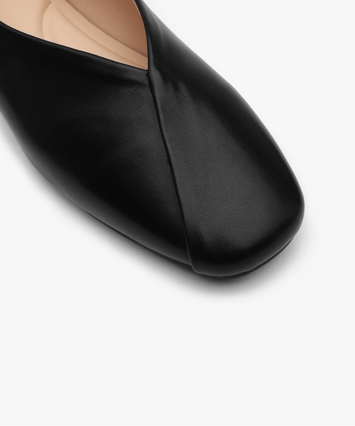 SAPPUN（サプン）の「Rozena(ロゼナ)Vカットラウンドフラットパンプス(220-65105)SAPPUN(サプン)（パンプス・レディース・アイボリー/ブラウン/ブラック・23/23.5/22.5/24/24.5/25）」の9枚目の写真