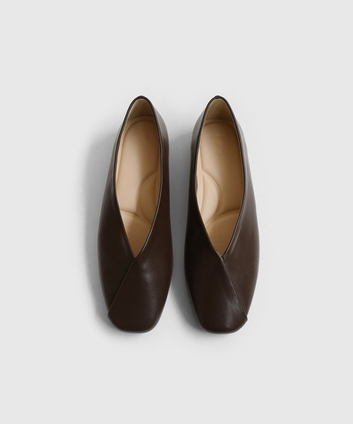 SAPPUN（サプン）の「Rozena(ロゼナ)Vカットラウンドフラットパンプス(220-65105)SAPPUN(サプン)（パンプス・レディース・アイボリー/ブラウン/ブラック・23/23.5/22.5/24/24.5/25）」の13枚目の写真