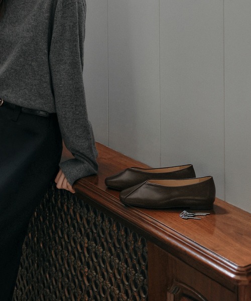SAPPUN（サプン）の「Rozena(ロゼナ)Vカットラウンドフラットパンプス(220-65105)SAPPUN(サプン)（パンプス・レディース・アイボリー/ブラウン/ブラック・23/23.5/22.5/24/24.5/25）」の7枚目の写真